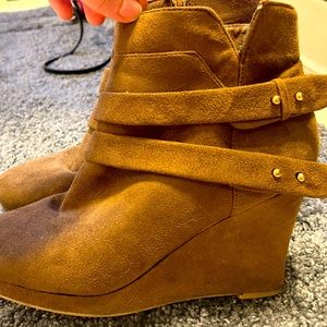 Short brown wedge booties, perfect for dressing up to go out for summer night!